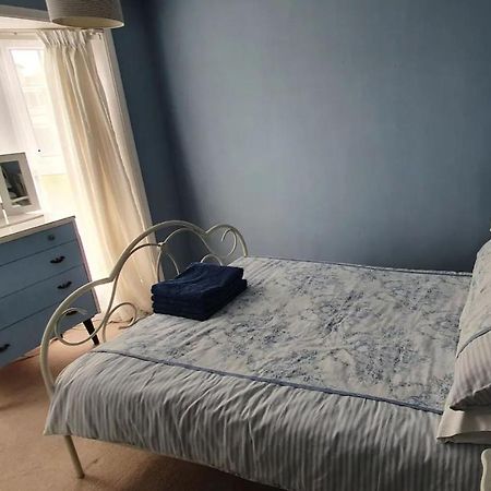 Beautiful 1 Bedroom Cottage With Courtyard. Deal Bagian luar foto