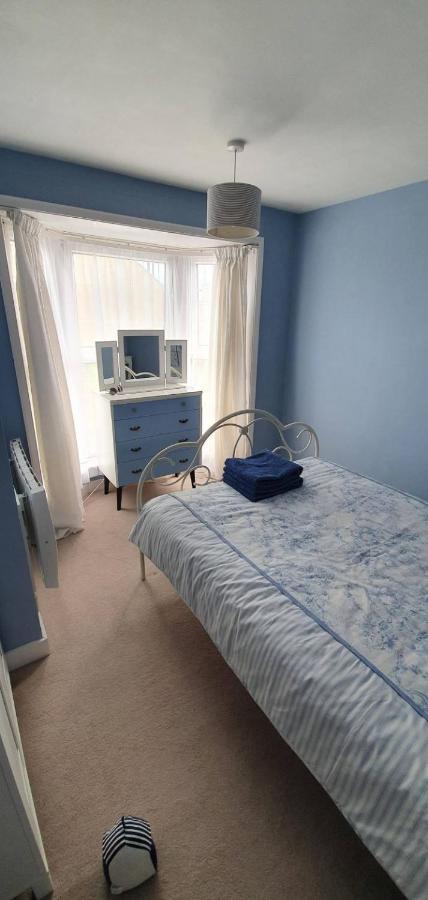 Beautiful 1 Bedroom Cottage With Courtyard. Deal Bagian luar foto