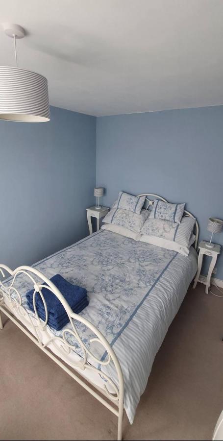 Beautiful 1 Bedroom Cottage With Courtyard. Deal Bagian luar foto