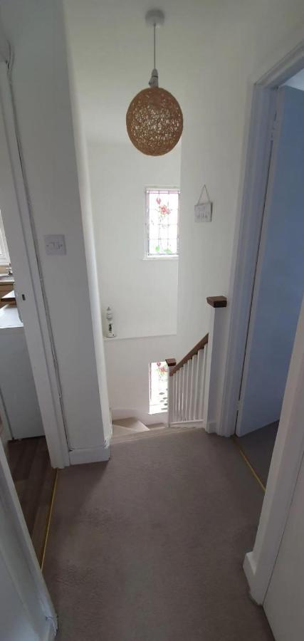 Beautiful 1 Bedroom Cottage With Courtyard. Deal Bagian luar foto