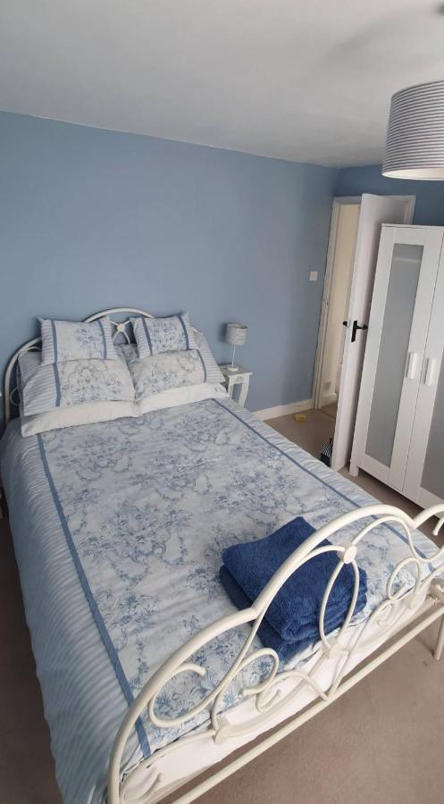 Beautiful 1 Bedroom Cottage With Courtyard. Deal Bagian luar foto