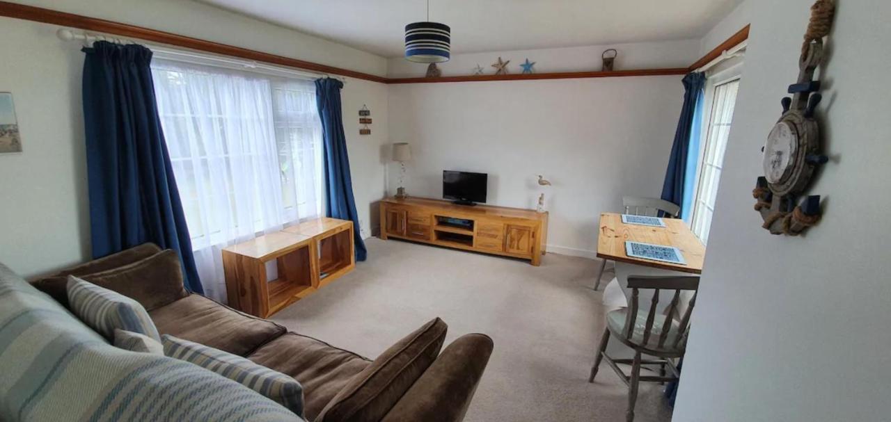 Beautiful 1 Bedroom Cottage With Courtyard. Deal Bagian luar foto