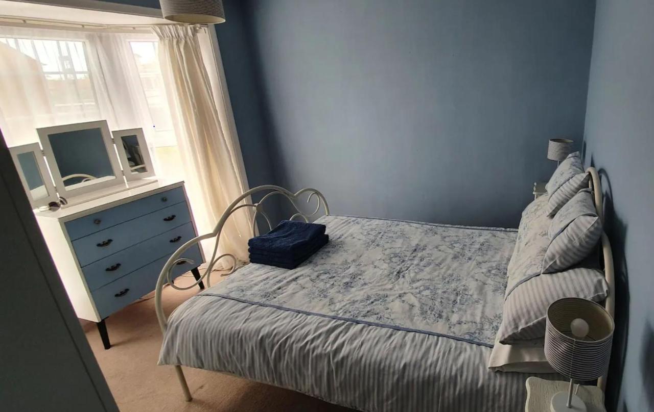 Beautiful 1 Bedroom Cottage With Courtyard. Deal Bagian luar foto