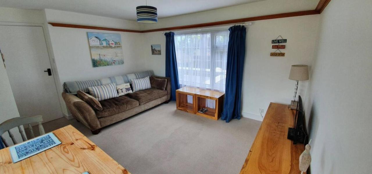 Beautiful 1 Bedroom Cottage With Courtyard. Deal Bagian luar foto